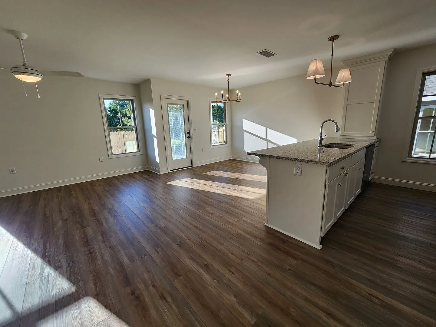 !!New Construction!! NEAR Pinegrove Elementary/Middle - 4BR Home with Granite Countertops, LVP Fl... — Photo 2