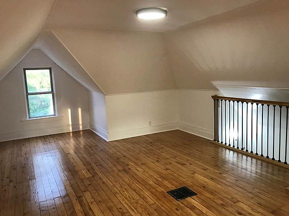5th image of 428 W Railroad Ave