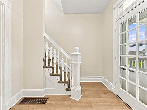 5th image of 1522 Ridge Ave