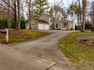 32 Maidstone Dr, Merrimack, NH 03054
