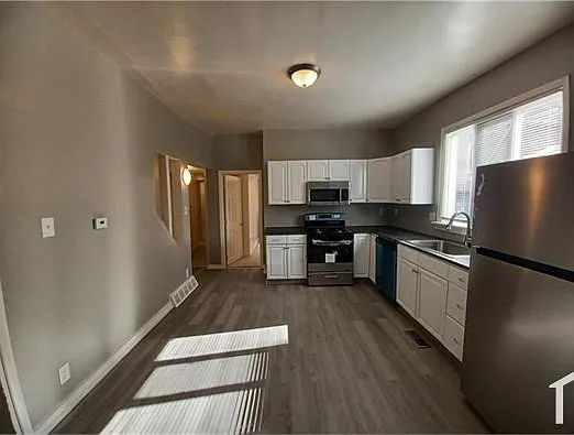 5 bed, 1574 sqft, $2,740 — Photo 4