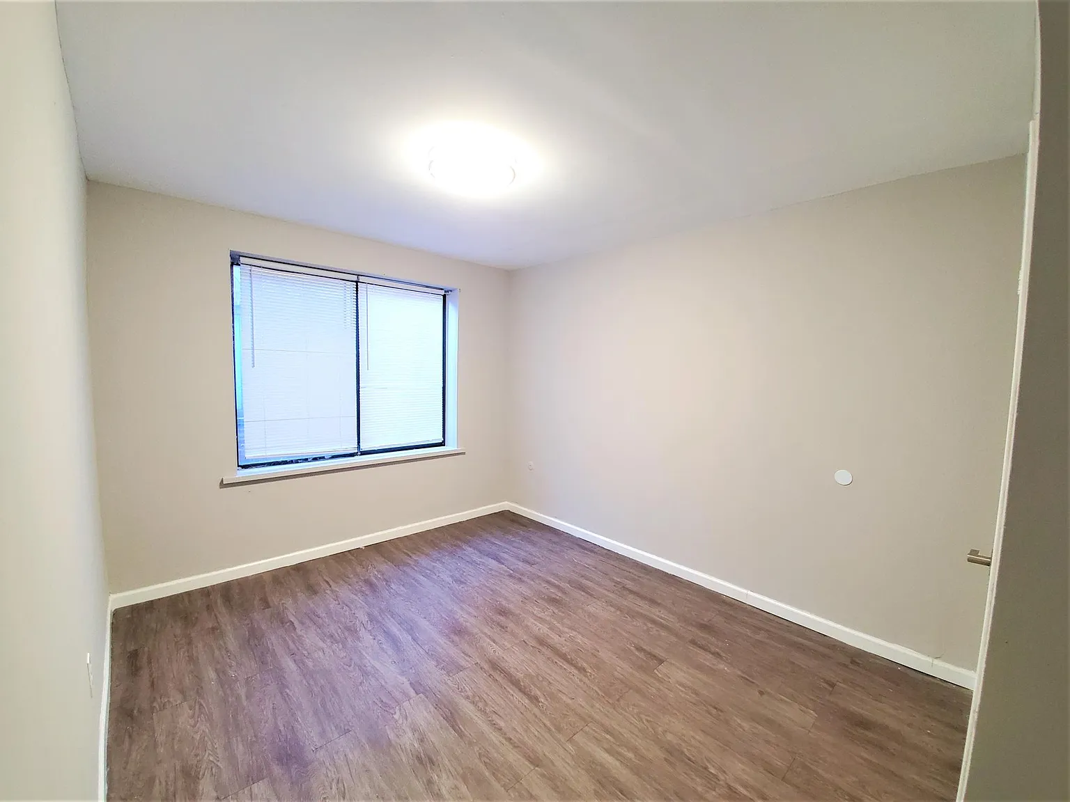 2 bed, 1000 sqft, $1,999 — Photo 3