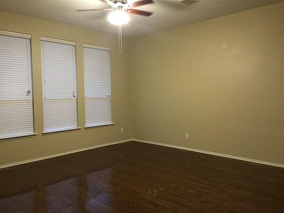 5th image of 2212 Montgomery Dr
