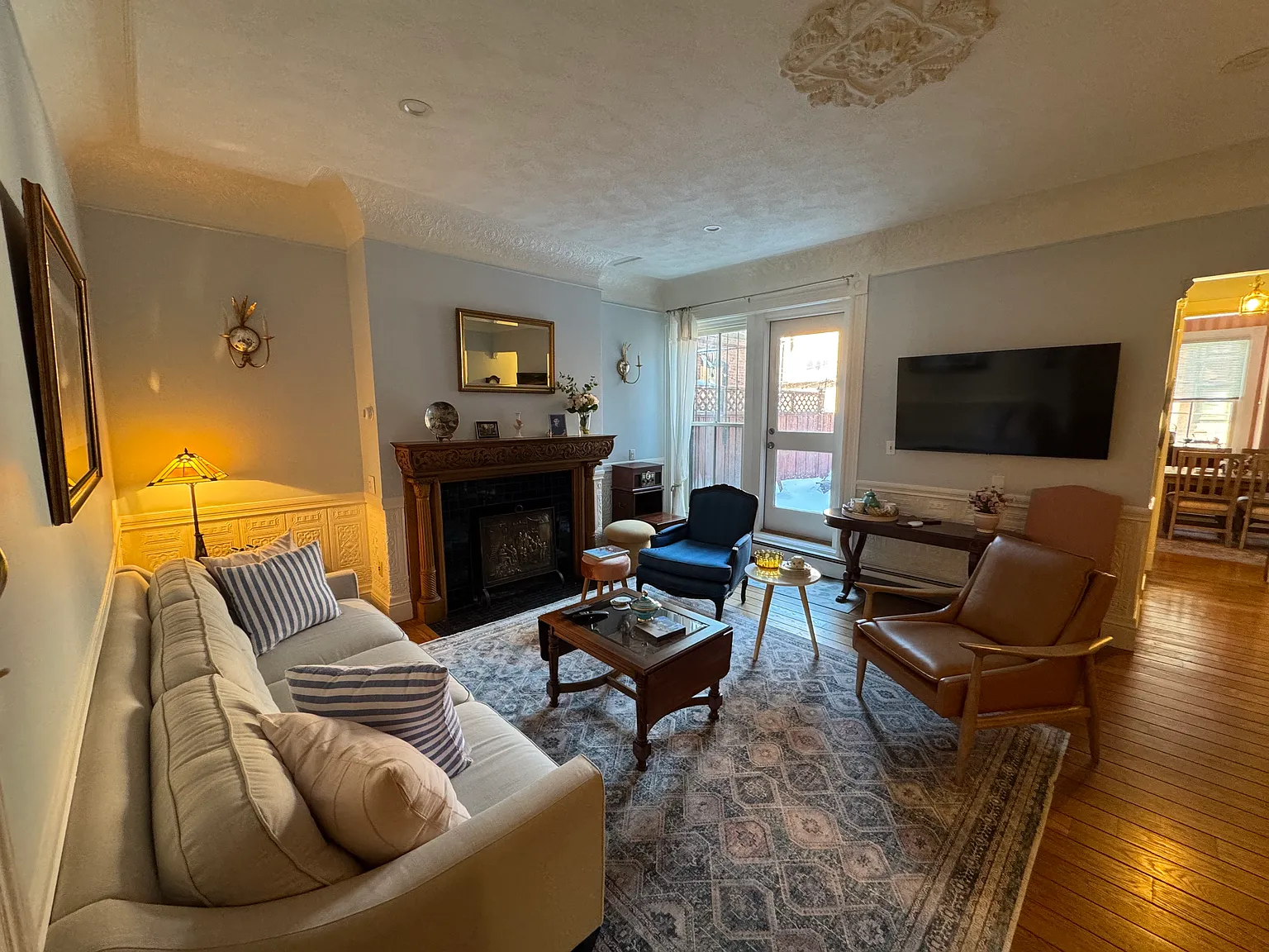 2 bed, 963 sqft, $6,100 — Photo 1