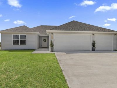 108 Pin Oak Drive, Aurora, MO, 65605