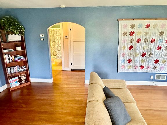 4th image of 306 Sunset Dr