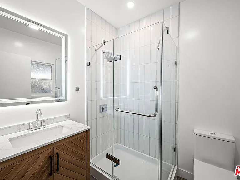 1246 N Formosa Ave — Photo 9