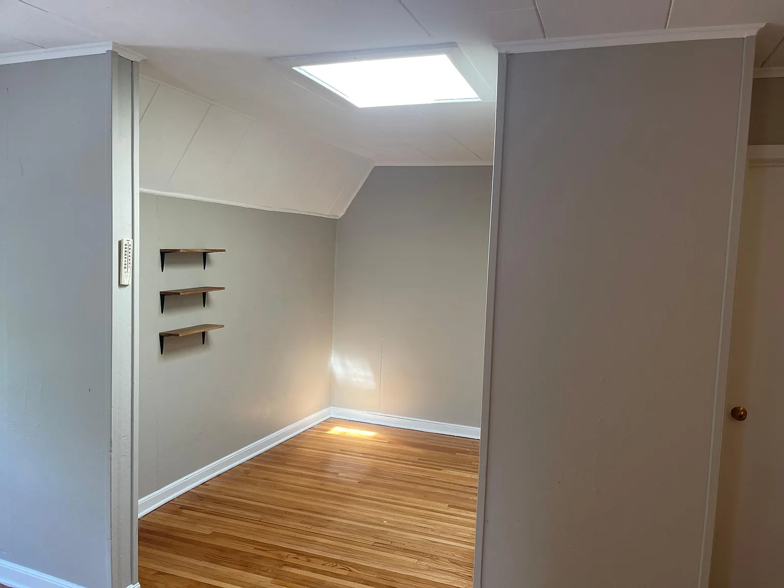 1 bed, 400 sqft, $975 — Photo 2