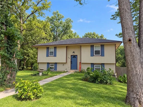 619 Maple St, Lathrop, MO 64465