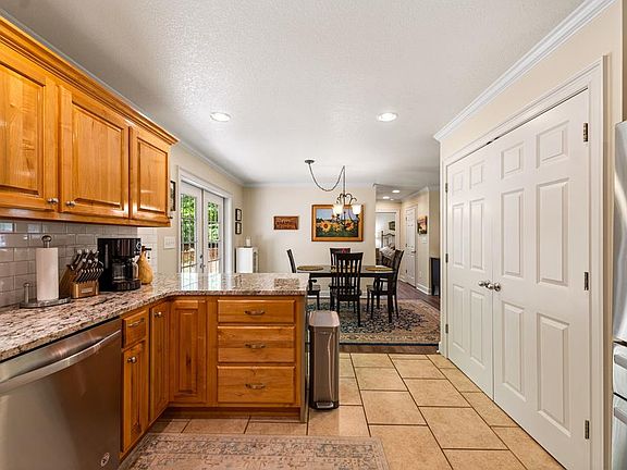 14th image of 270 Ausburn Rd