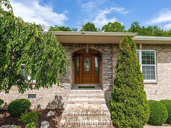 3rd image of 610 Excalibur Ct