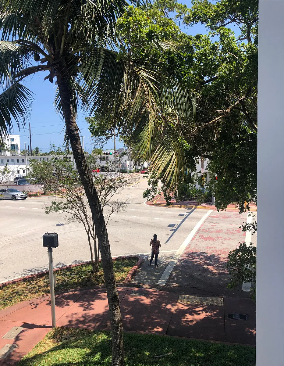 Building Photo - 7440 Harding Ave #202