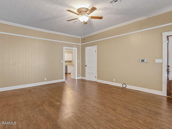 5th image of 213 Main St