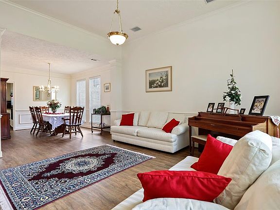 4th image of 24707 Gilbough Dr