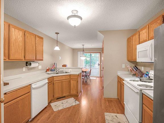 5th image of 1056 Lovell Ave W