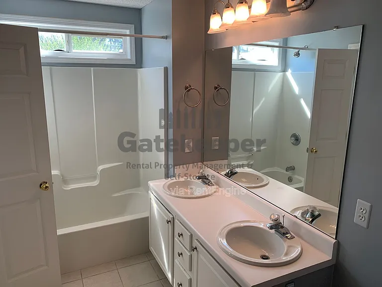 30 Courtyard Ln #30 — Photo 14