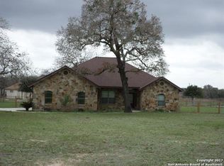 112 Abrego Ridge Dr, Floresville, TX 78114