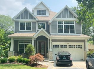 836 N Webster St, Naperville, IL 60563