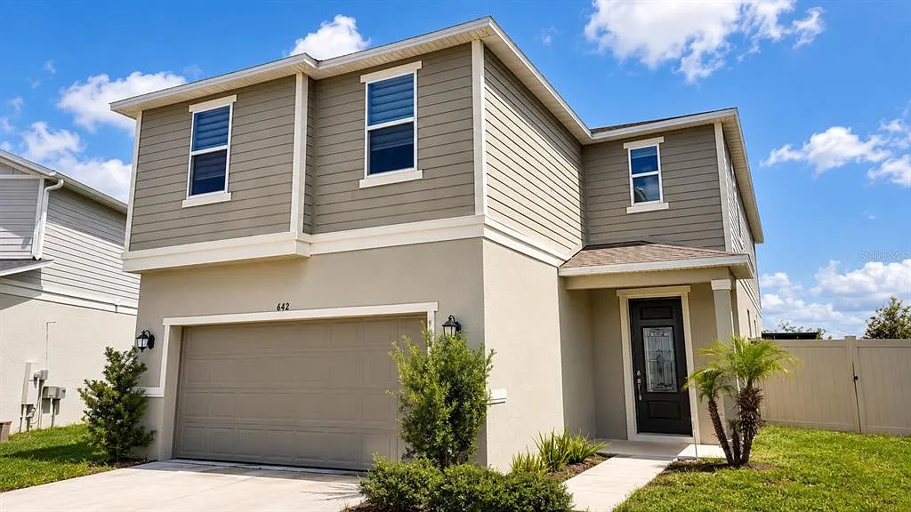 4 bed, 2.5 bath, 2901 sqft, $2,595 — Photo 1