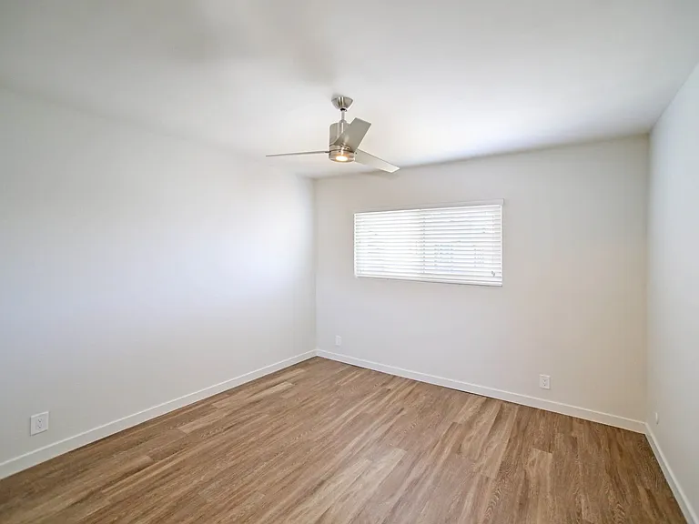 unit on 32nd — Photo 3