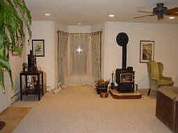 DIN/LIV COMBO W/STOVE