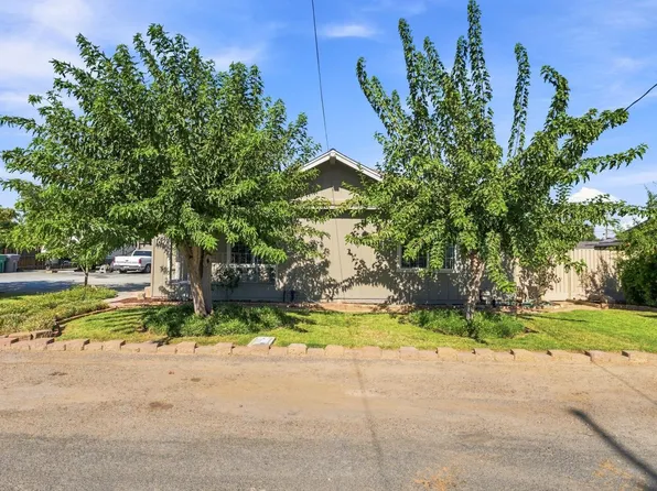 10840 Cedar St, Armona, CA 93202