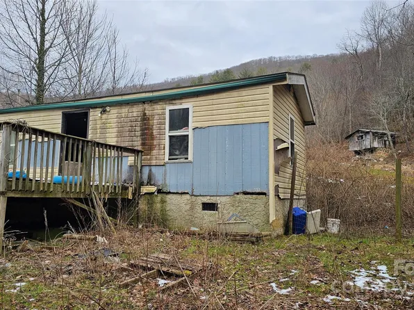 100 Pilgrims Ln, Burnsville, NC 28714