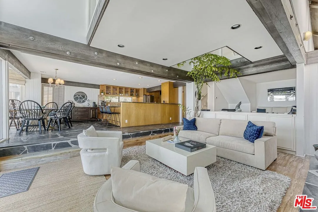 3 bed, 4.0 bath, 2968 sqft, $30,000 — Photo 4