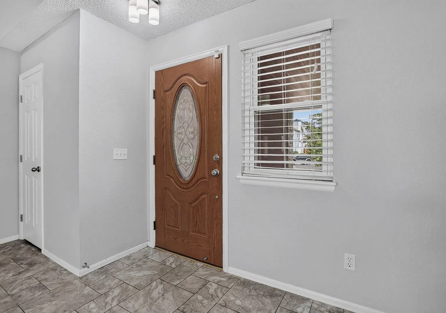 5 Bedroom Home with Basement in Stetson Hills — Photo 4