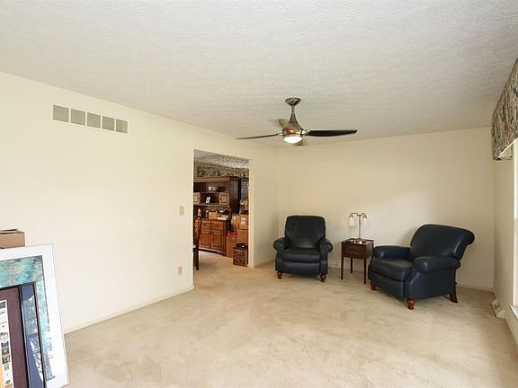 5th image of 7027 Windwood Dr