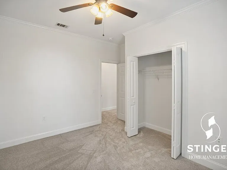 828B E Paris Ave — Photo 24