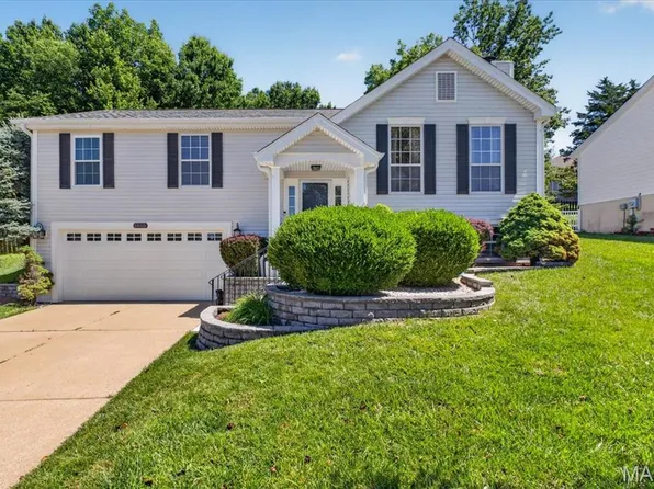 1815 Fox Pointe Dr, Arnold, MO 63010