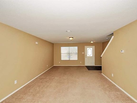2nd image of 1316 Macaw Ct