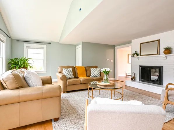 5 Oakwood Road, Cape Elizabeth, ME 04107