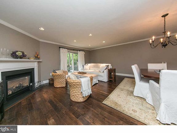 2nd image of 9018 Ayrdale Cres