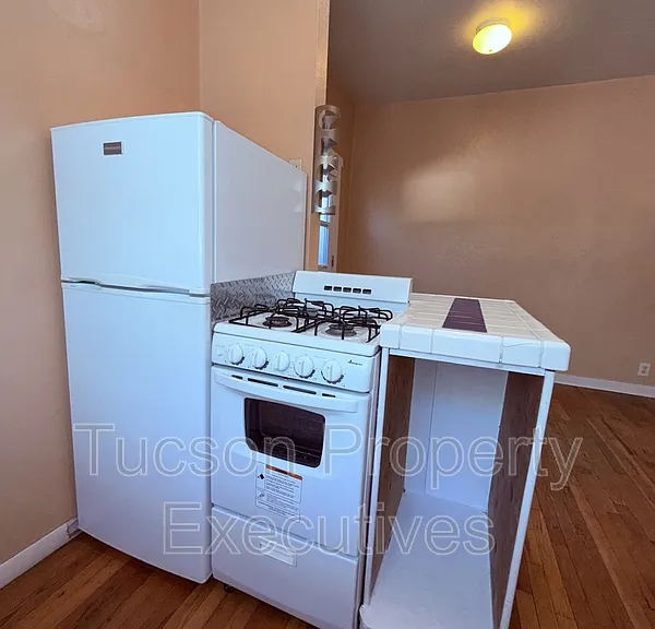 1222 N Olsen Ave — Photo 3