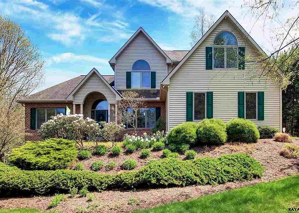 1st image of 1 Oakmont Cir