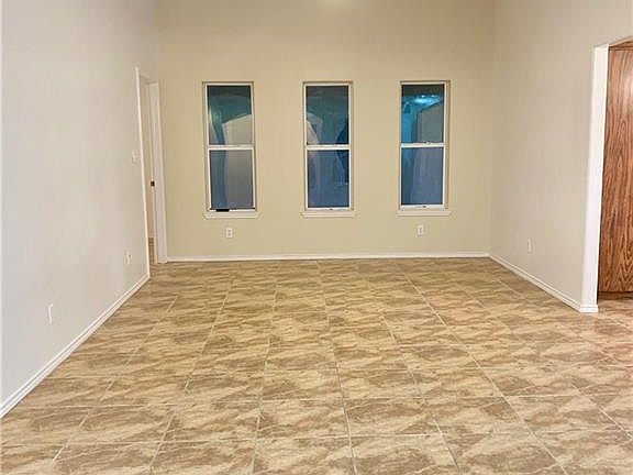 3rd image of 410 Safari Dr