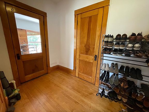 5th image of 1017 28th Ave NE Unit 3