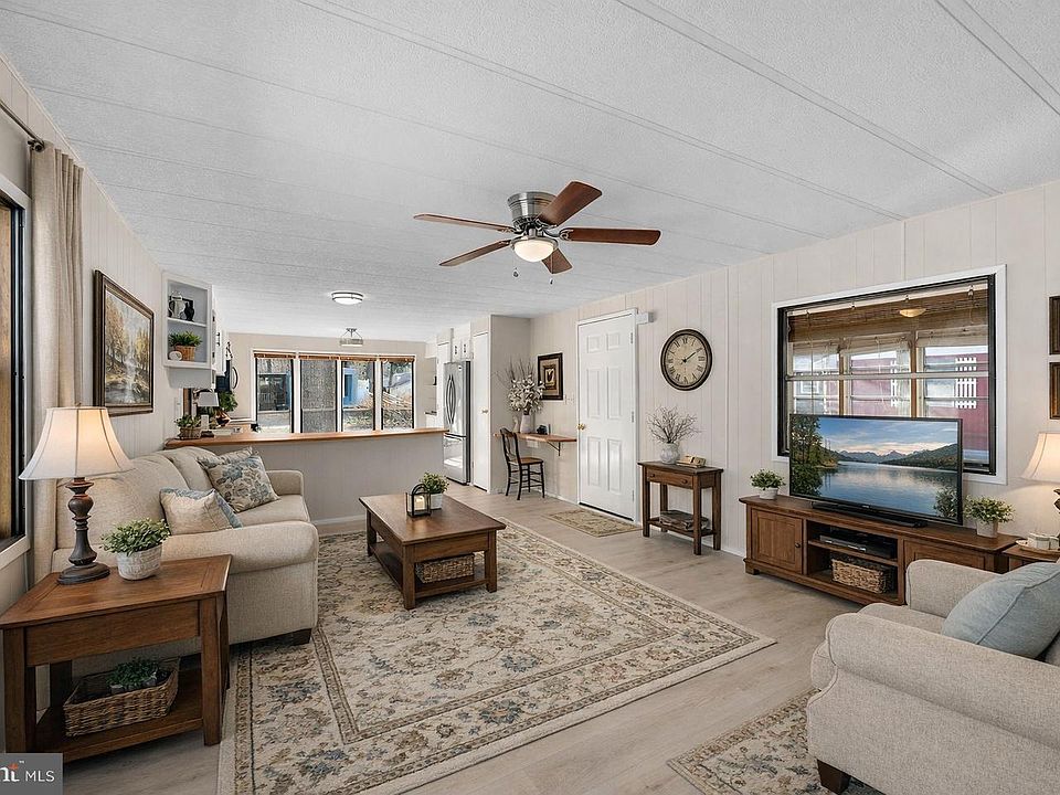 1st image of 30217 Holly Ln