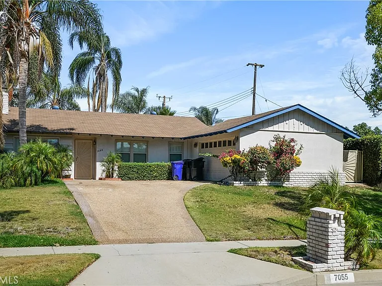7055 Avenida Leon — Photo 2