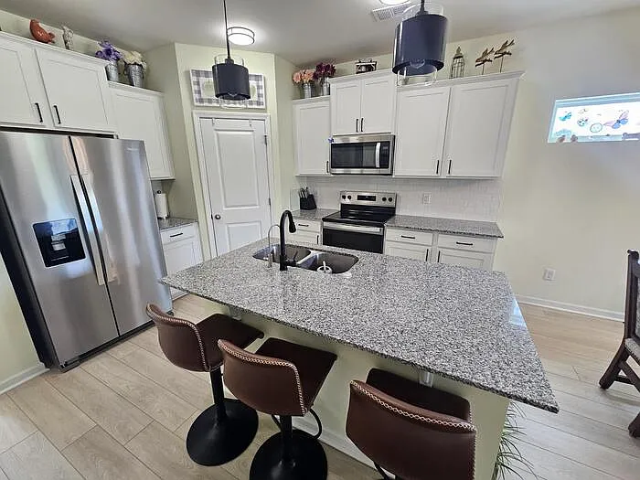 405 Griffon Dr — Photo 7