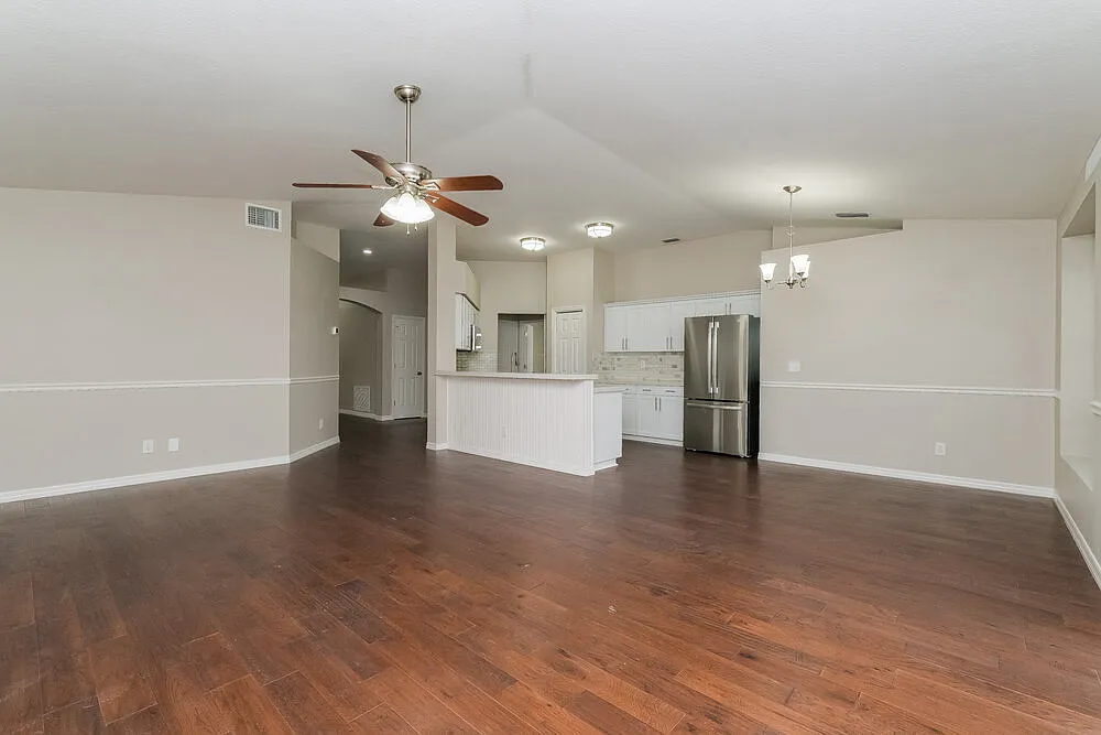 3 bed, 2.0 bath, 1722 sqft, $2,315 — Photo 4