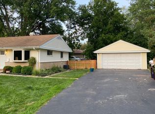 5 Aldine Rd, Lake Zurich, IL 60047