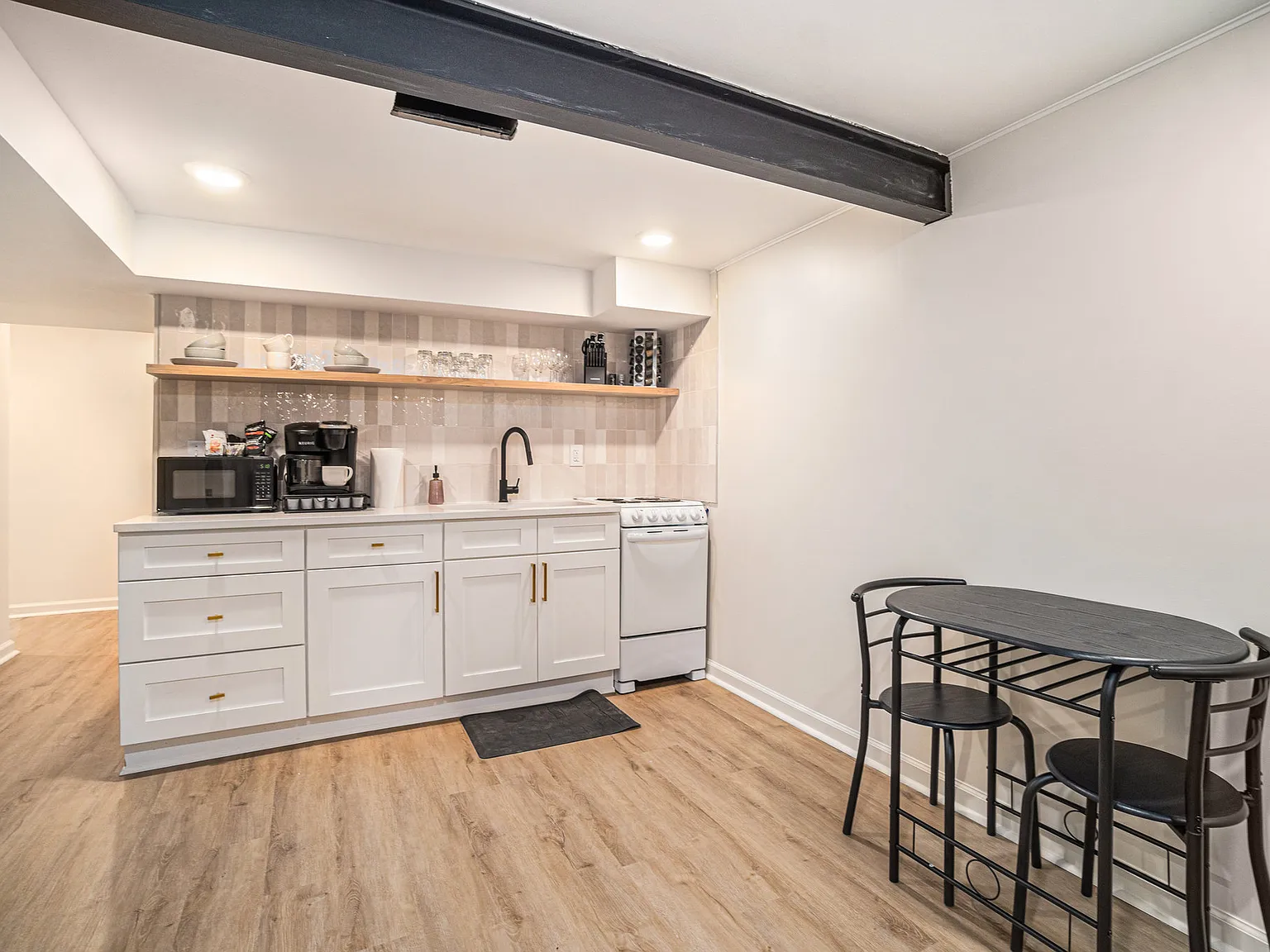 1 bed, 950 sqft, $1,150 — Photo 2