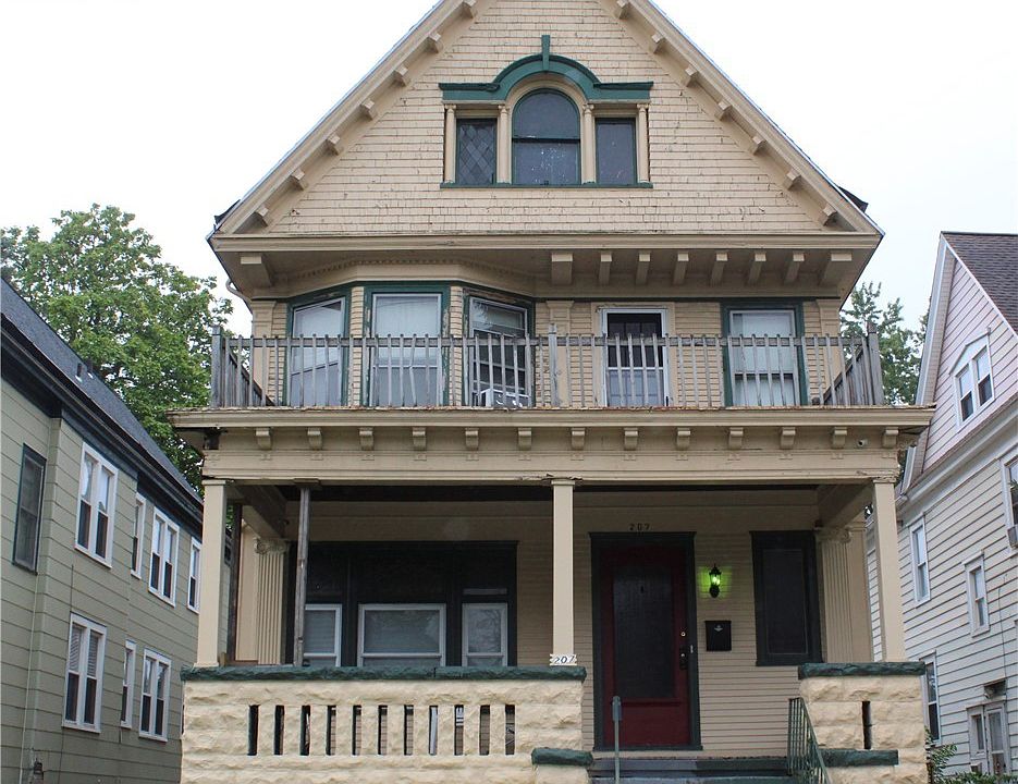 1st image of 207 Riley St
