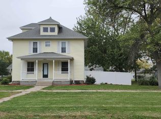 1215 N 6th St, David City, NE 68632