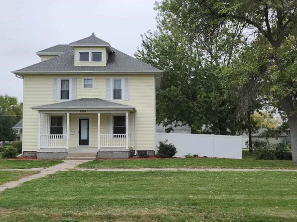 1215 N 6th St, David City, NE 68632