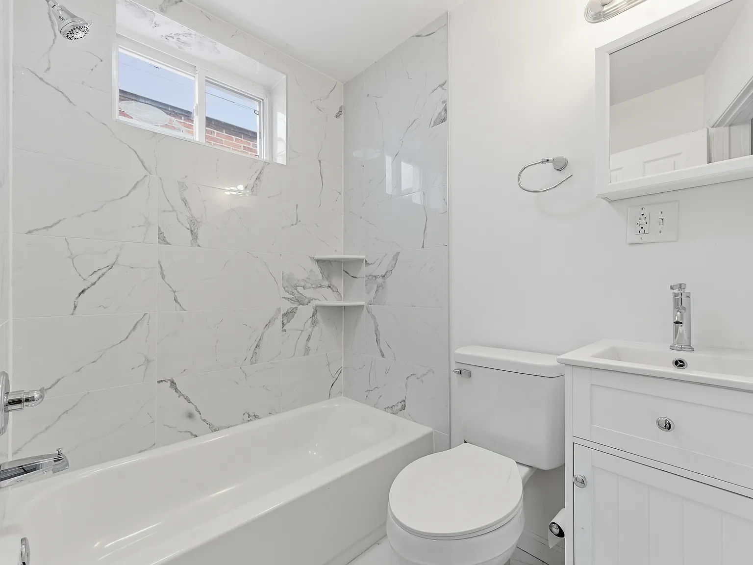4 bed, 1068 sqft, $1,990 — Photo 2