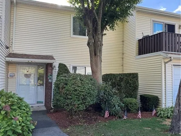 794 Williamsburg Cir, Warwick, RI 02886